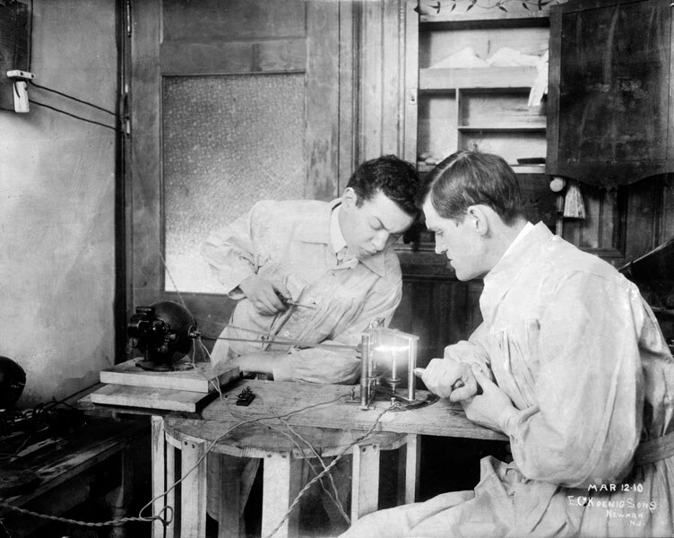 Collins and Dubilier working with a rotating oscillation arc, dated March 12, 1910