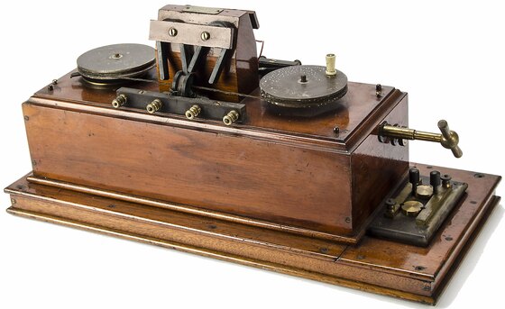 Representative Marconi magnetic detector in mature service form